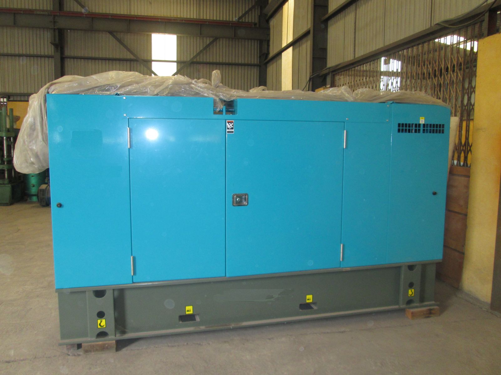 Máy phát điện 3 pha 100KVA